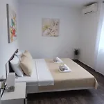 La Bombonera Apartament *